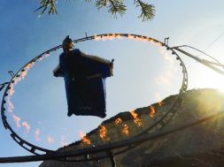 GoPro: Wingsuit – przelot przez płonąca obręcz
