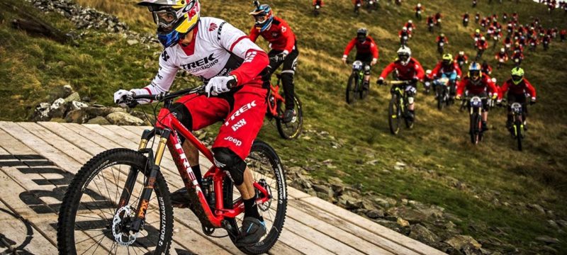 Gee Atherton VS 400 Mountain Bikers | Red Bull Fox Hunt 2016