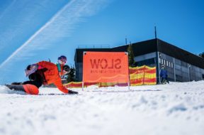 Ojciec roku zabiera swoją córkę na stok | TransWorld SNOWboarding