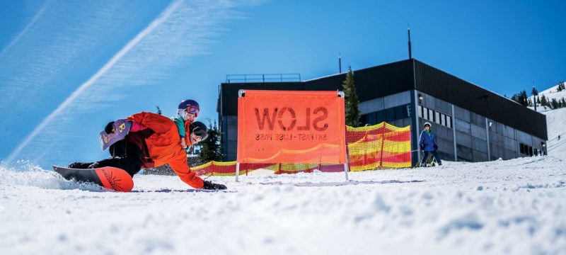 Ojciec roku zabiera swoją córkę na stok | TransWorld SNOWboarding