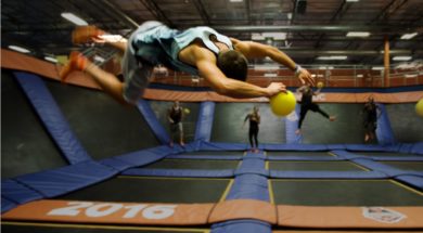 Walka w zbijaka na trampolinach z elementami parkour !;)